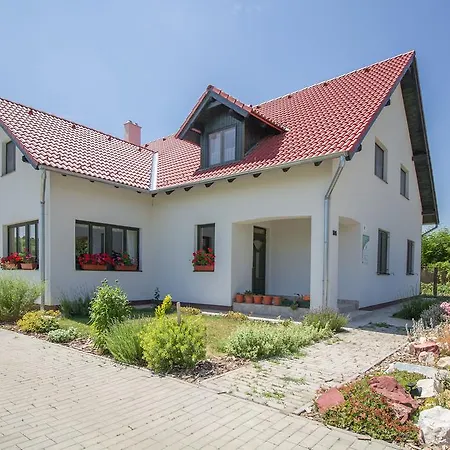 Vadvirag Vendeghaz Kisszekely